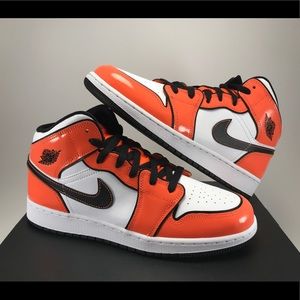 SOLD New Jordan 1 Mid SE ‘Turf Orange’